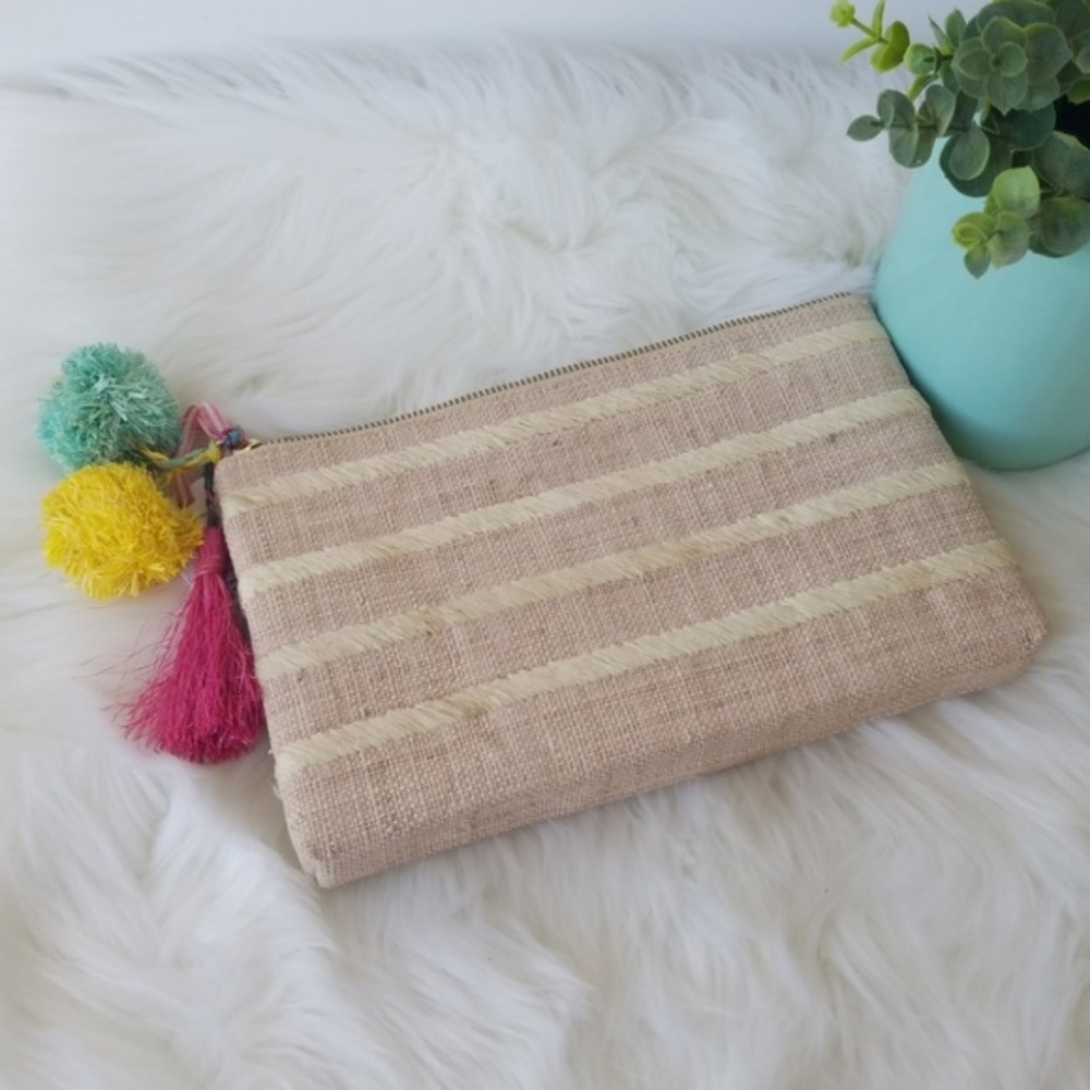 NWT Kayu by Vineyard Vines Woven Clutch Stripe Pom - Picture 2 of 6